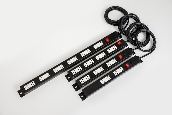 PA-6620B/R 30 AMPS POWER DISTRIBUTION 20 OUTLET W/POWER PLUGS.CABLE 3 M. & PROTECTION