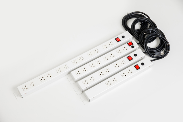 PA-6620B/R 30 AMPS POWER DISTRIBUTION 20 OUTLET W/POWER PLUGS.CABLE 3 M. & PROTECTION