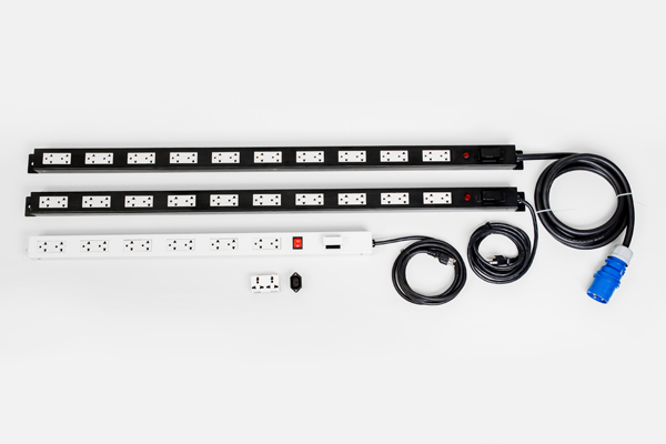 PA-6620B/R 30 AMPS POWER DISTRIBUTION 20 OUTLET W/POWER PLUGS.CABLE 3 M. & PROTECTION